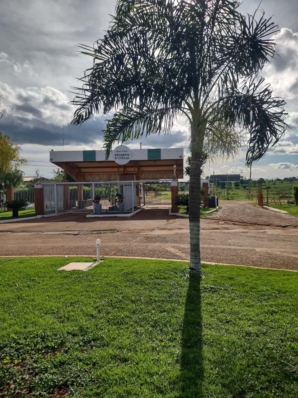 Lote no condomínio fechado de chácara Recanto D'Italia