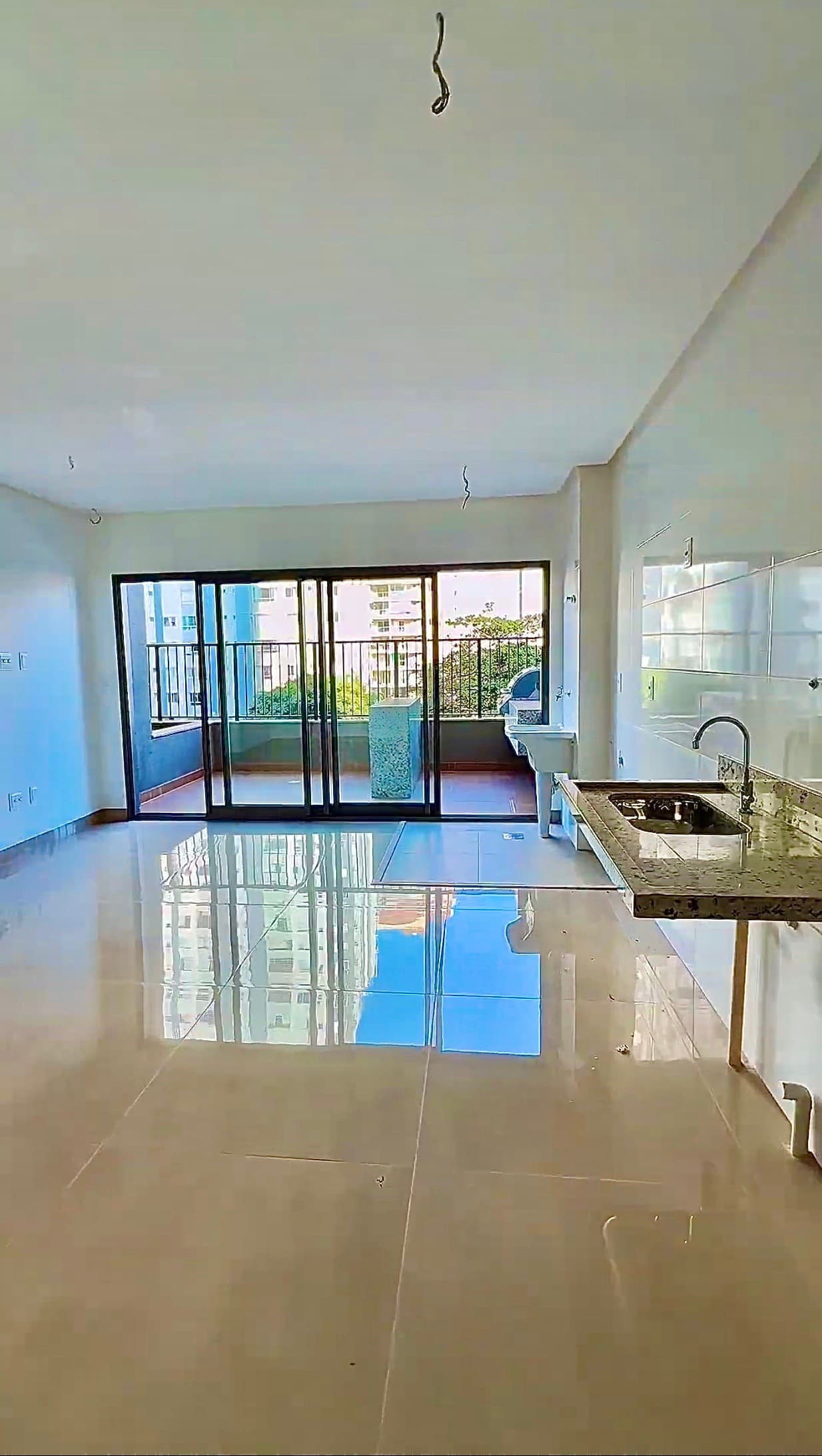 Apartamento recém entregue, em configuração única com Varanda externa com mais de 20 metros!