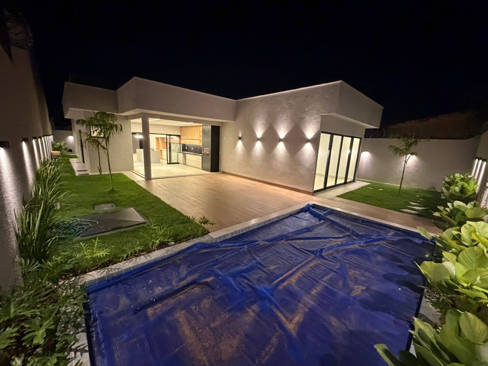 🏡 Casa Alto Padrão c/ Piscina – Jardim Atlântico | 3 Suítes | 420m²