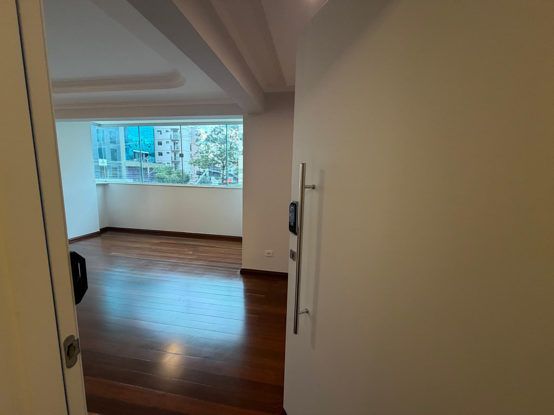 Apartamento Setor OESTE | 160m² | 3Q + Office | Nascente | Reforma completa