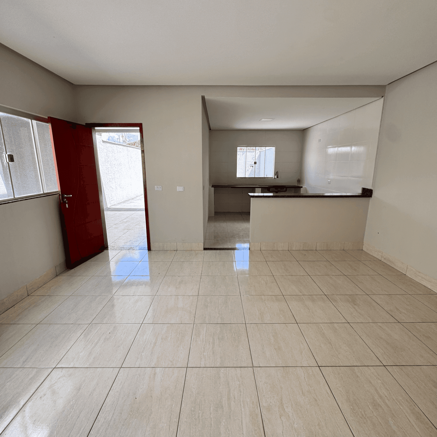 CASA COM PISCINA À VENDA BAIRRO INDEPENDÊNCIA APARECIDA DE GOIÂNIA