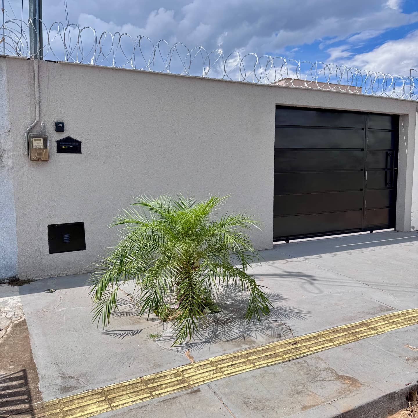 CASA COM PISCINA À VENDA BAIRRO INDEPENDÊNCIA APARECIDA DE GOIÂNIA