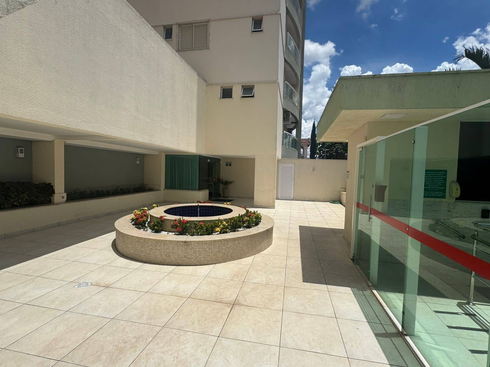 Residencial Royal Garden/ 2Q + 1 suíte