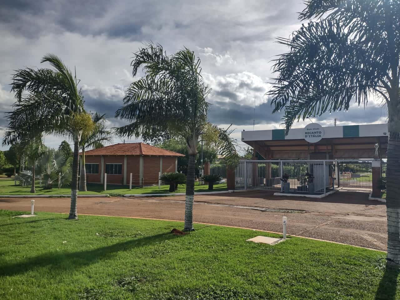 Lote no condomínio fechado de chácara Recanto D'Italia