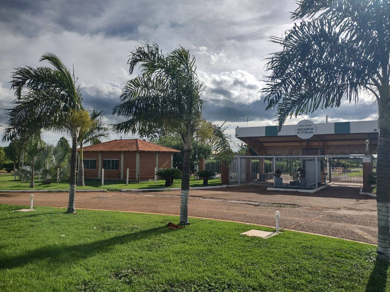 Lote no condomínio fechado de chácara Recanto D'Italia