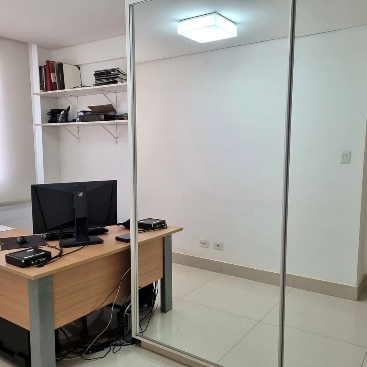 Apartamento 2Q com 1 Suíte Setor Bueno (Andar alto ,Nascente) 2 vagas de garagem