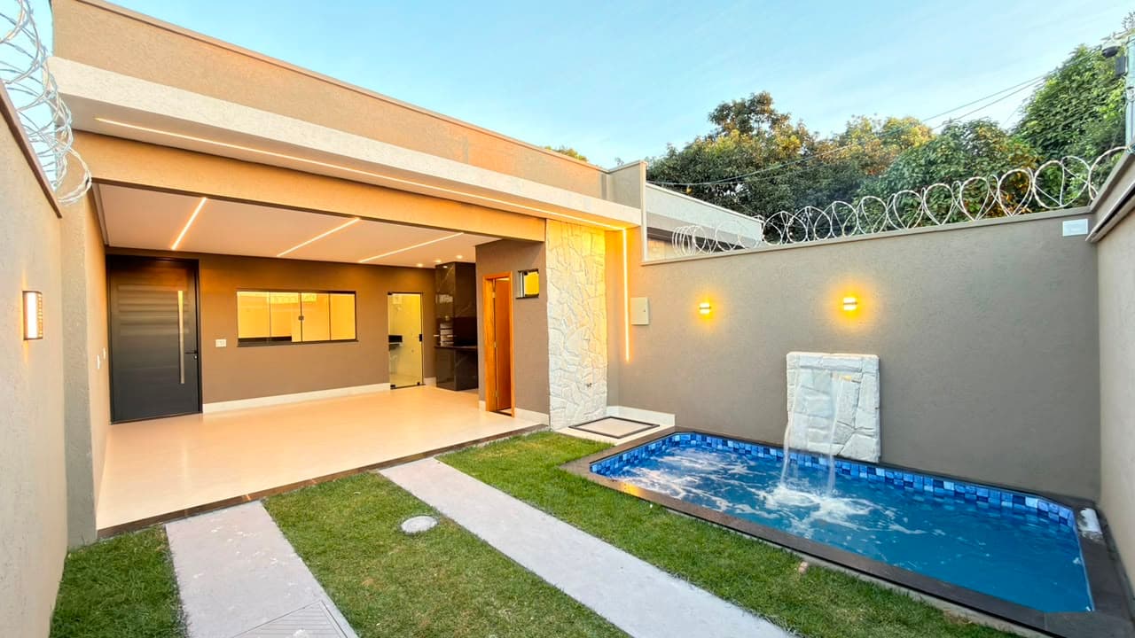 Casa Nova com Piscina e Hidromassagem, em Frente ao Jardins Madrid 749.000 Mil por R$ 699 Mil e Piscina