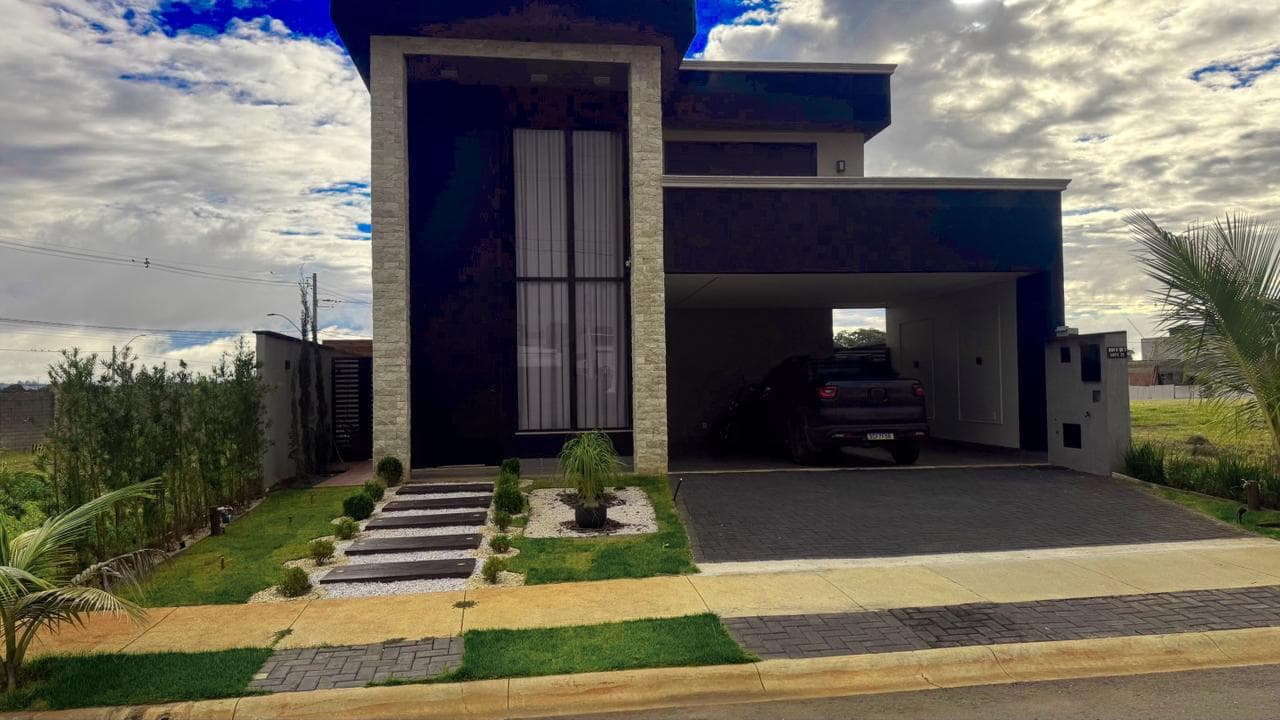 Sobrado Moderno no Condomínio Parqville Quaresmeira 📐 292 m² de terreno | 274 m² de construção