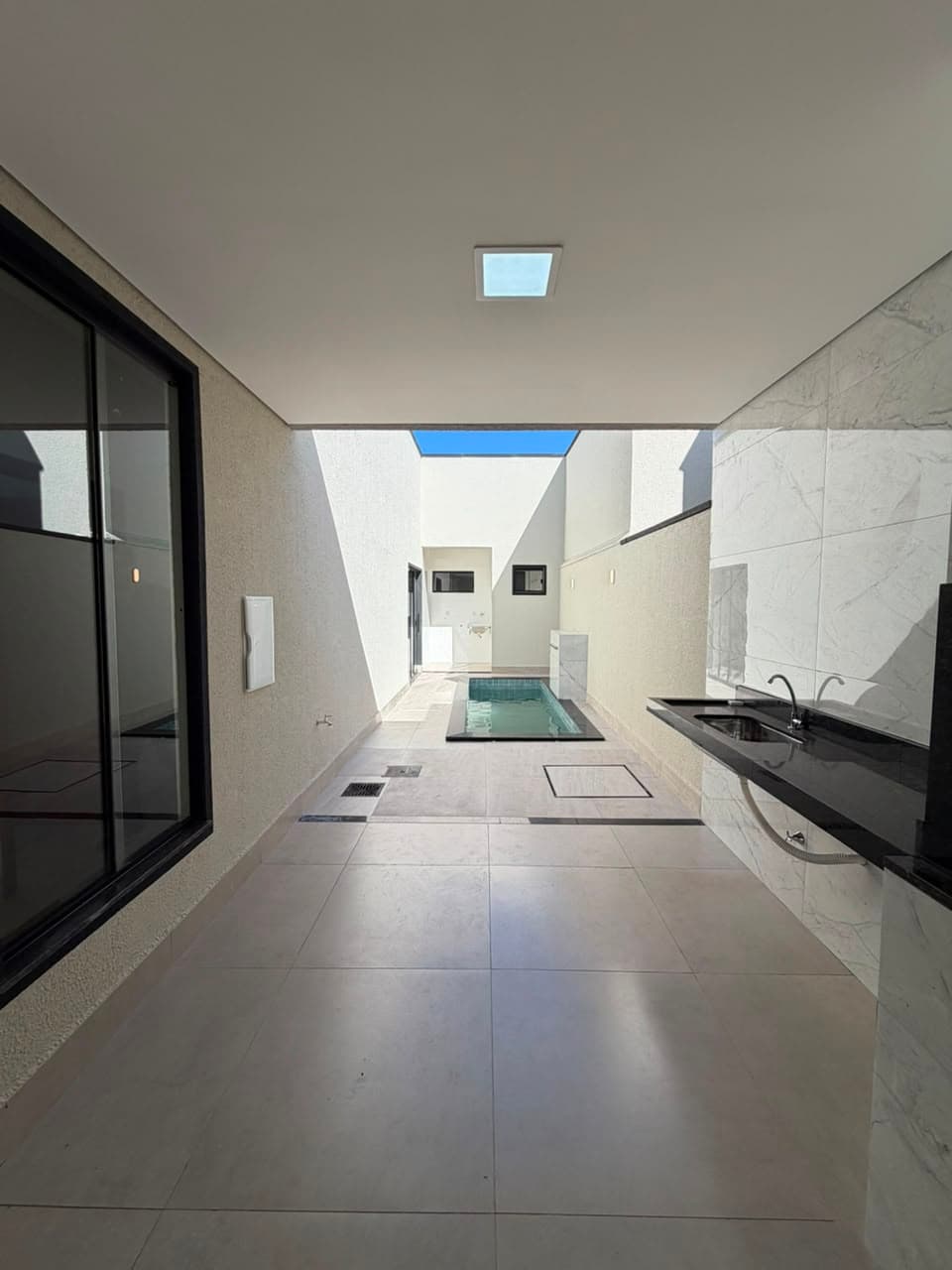 Casa Nova com Piscina e Área Gourmet | 3 Quartos | Bairro das Indústrias – Senador Canedo