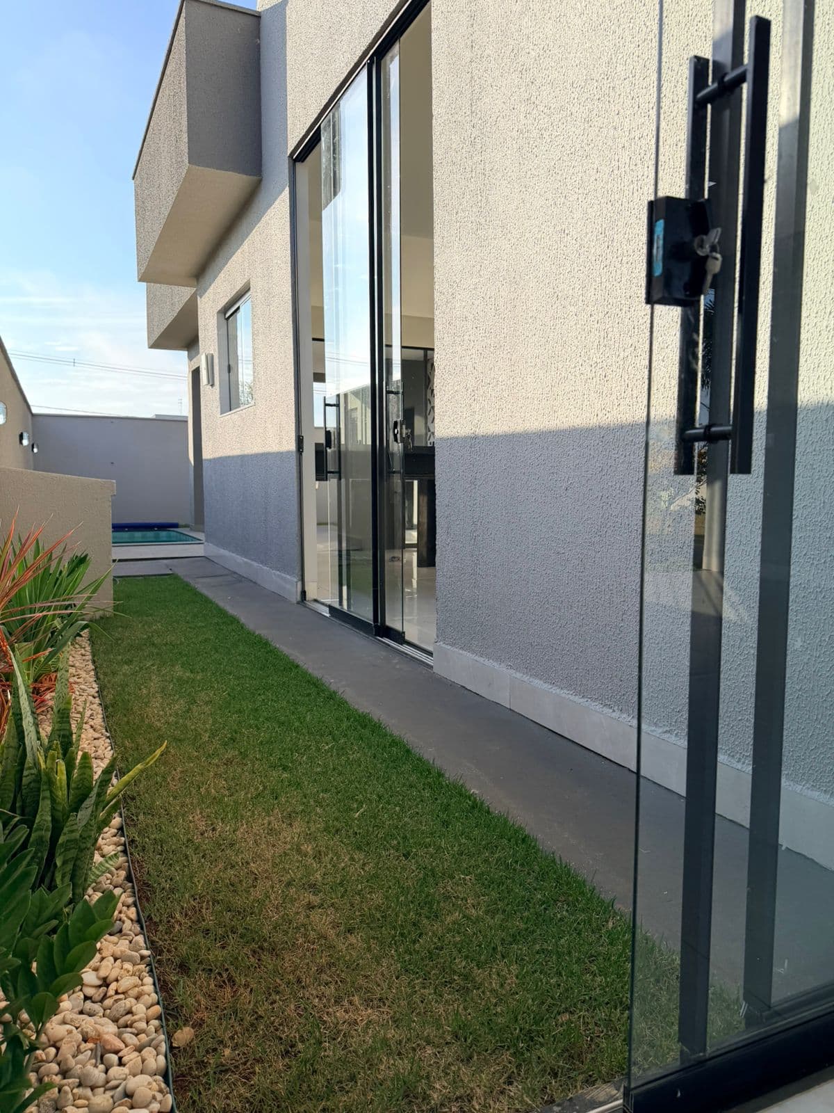 Linda Casa Terrea com 3 suites no Terras Alpha 2