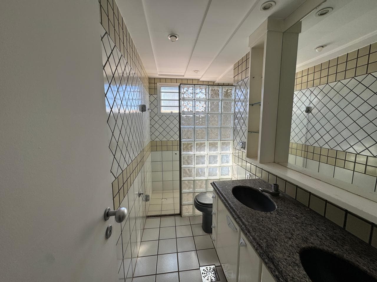 Venda Apartamento 3 Quartos Duas suítes, com armários 144 m² 2 Vagas R$ 540.000 Prox Parque Areião