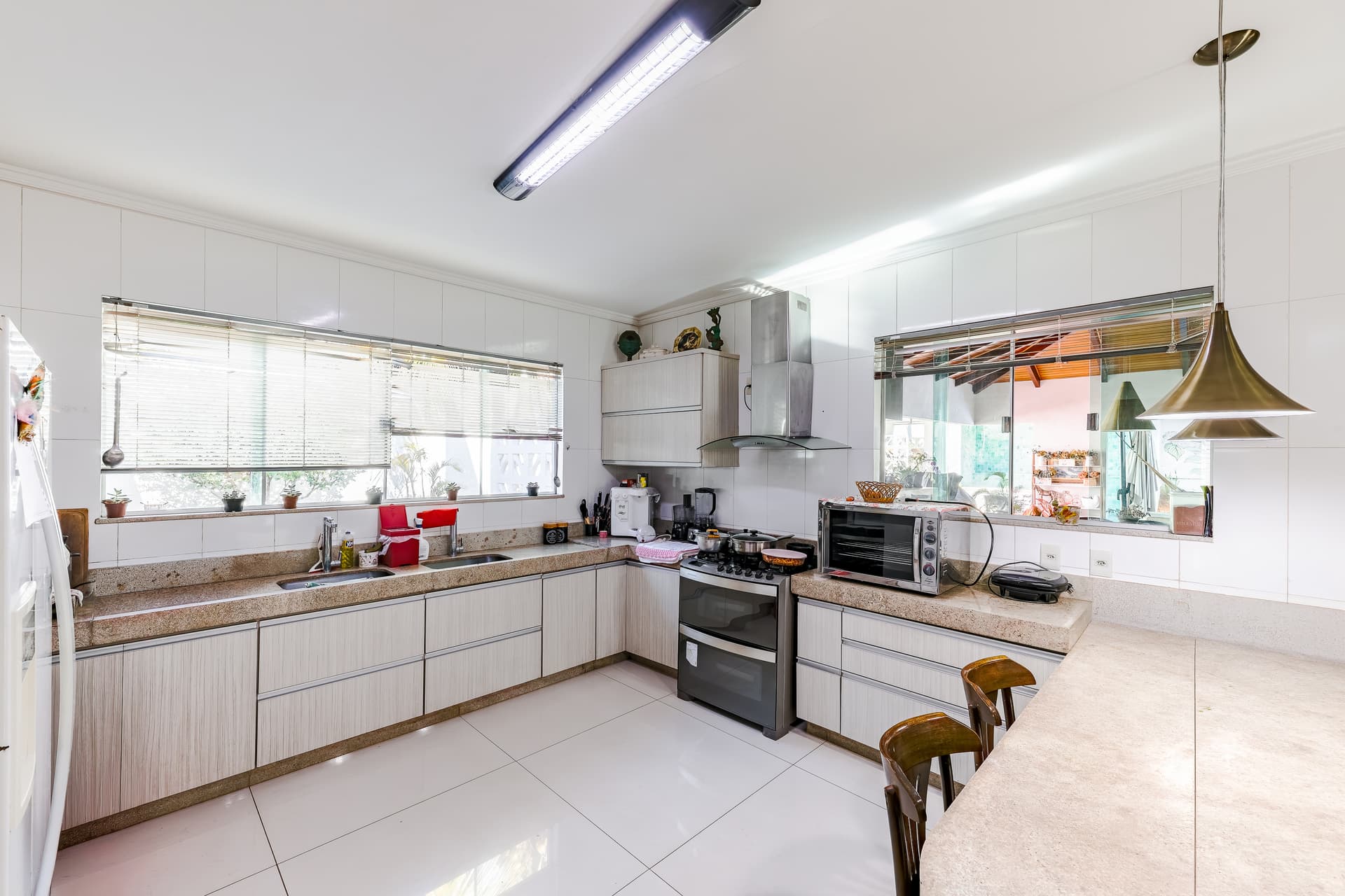 Casa Térrea de Luxo no Alphaville Cruzeiro | 4 Suítes e Lazer Completo