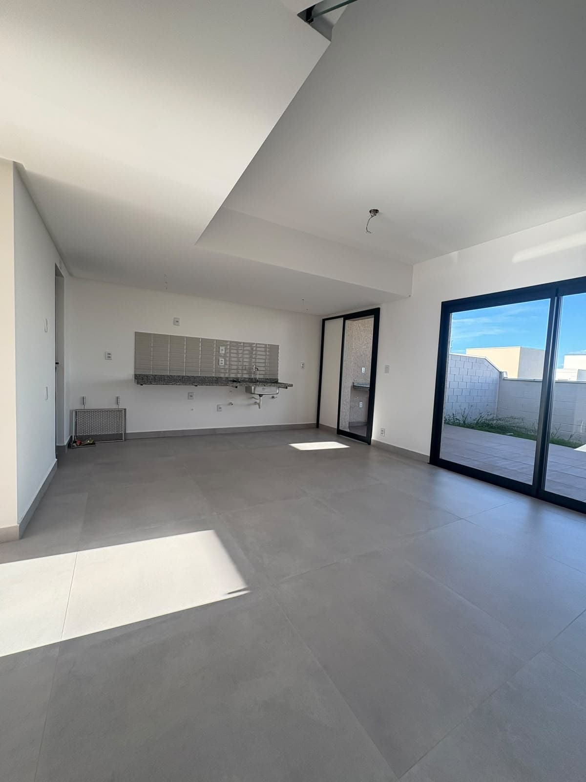 Sobrado no Residencial Jardins Lyon 3 suítes com kit gourmet – Aparecida de Goiânia