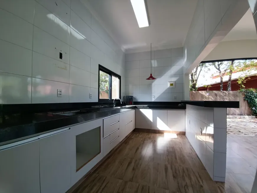 Casa em Condomínio à Venda em Cond chácaras 2 Quartos com piscina Terreno 1.685m² , Fogão a Lenha