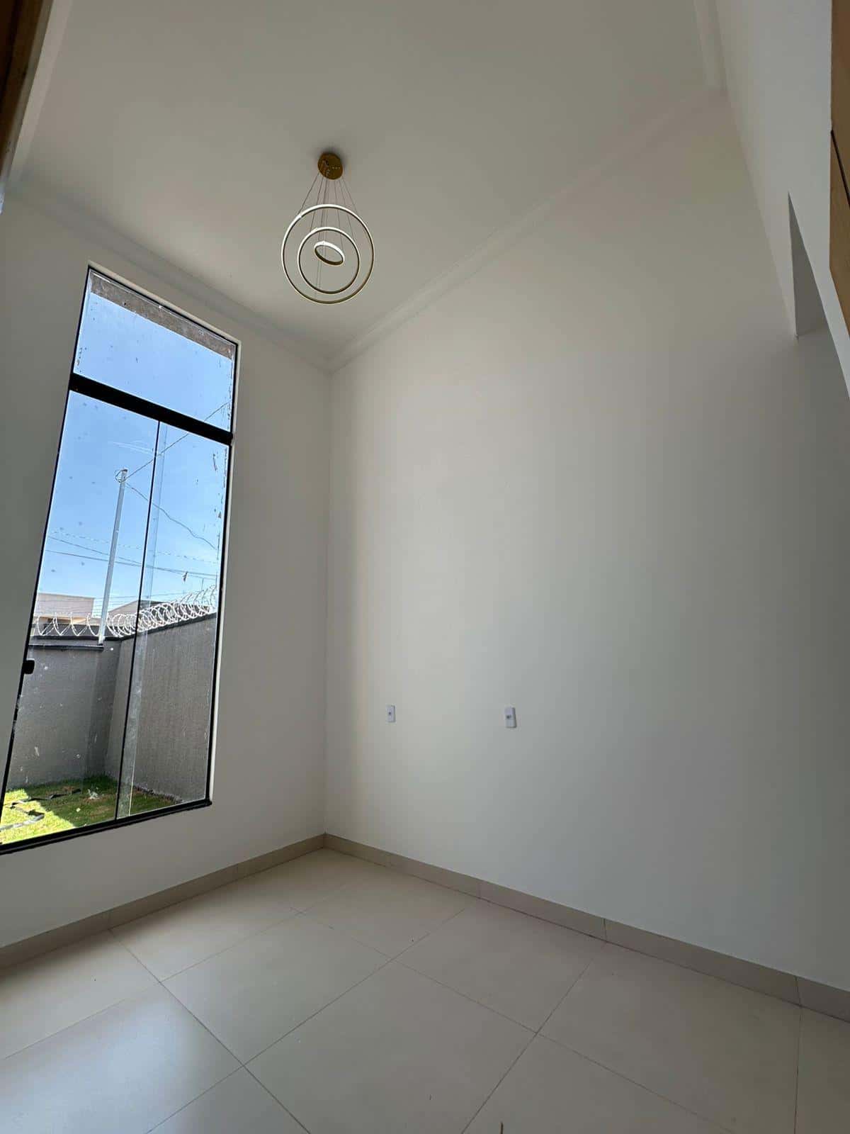 CASA 3Q COM 1 SUÍTE SETOR IMPERIAL 2 GOIANIRA