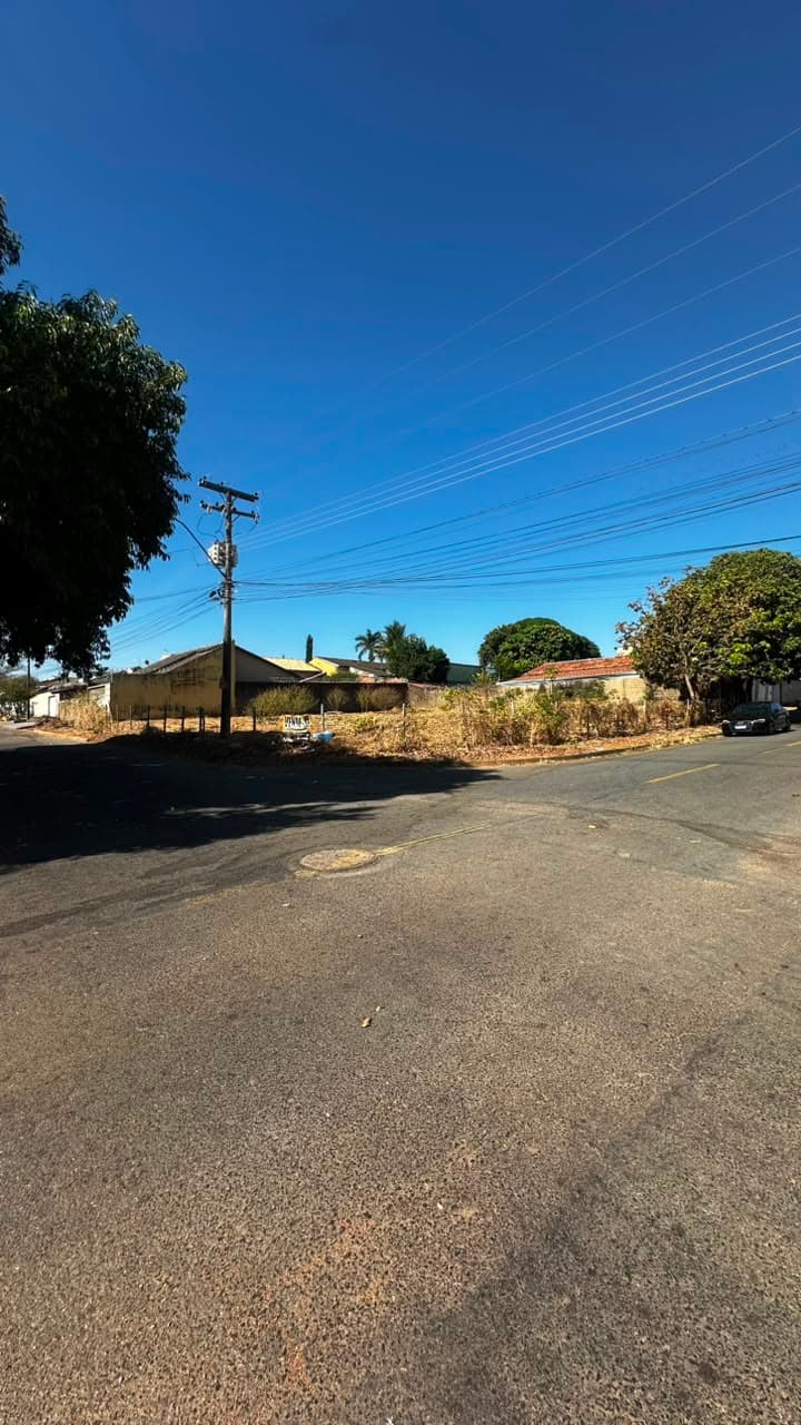 LOTE DE ESQUINA À VENDA – SETOR PRESIDENTE