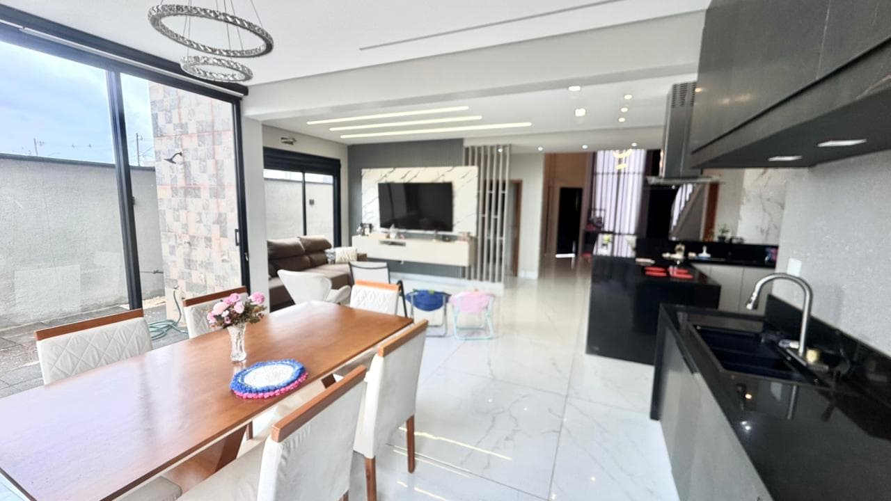 Sobrado Moderno no Condomínio Parqville Quaresmeira 📐 292 m² de terreno | 274 m² de construção