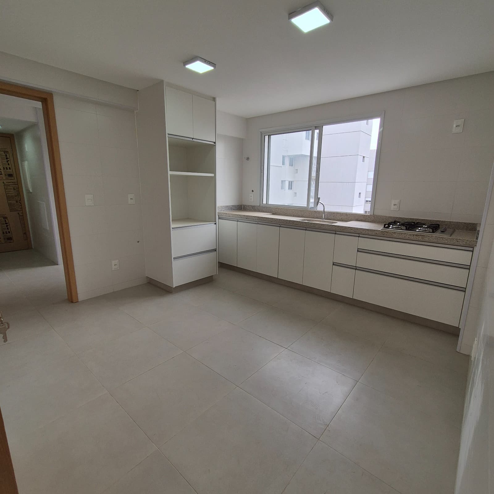Apartamento 3 suítes plenas 155M andar alto, 3vagas e escaninho R$ 1.250.000