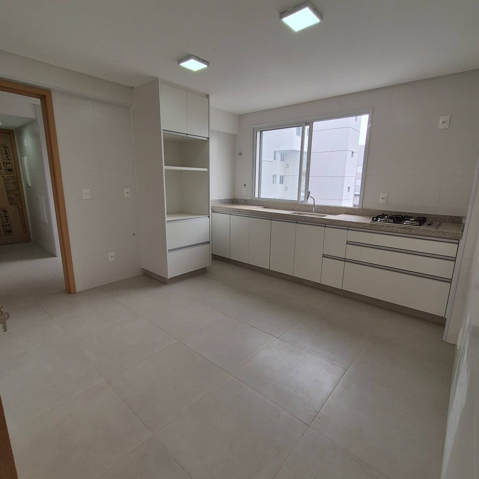 Apartamento 3 suítes plenas 155M andar alto, 3vagas e escaninho R$ 1.250.000