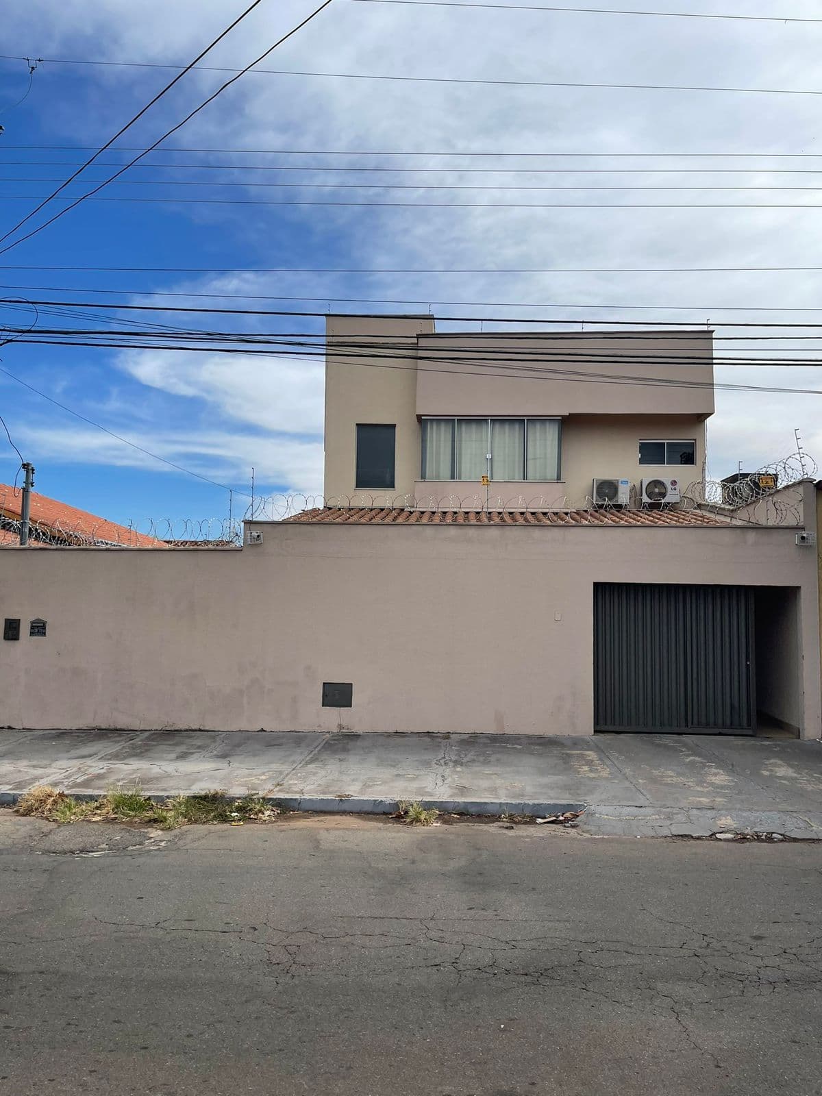 Sobrado de Alto Padrão no Faiçalville, 155m², 03 Quartos uma suíte, Piscina Aquecida Área Gourmet Móveis Planejados