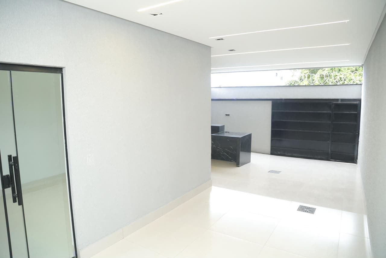 Casa Moderna de Alto Padrão no Residencial Buriti | 3 Quartos, Suíte e Área Gourmet de 50m²