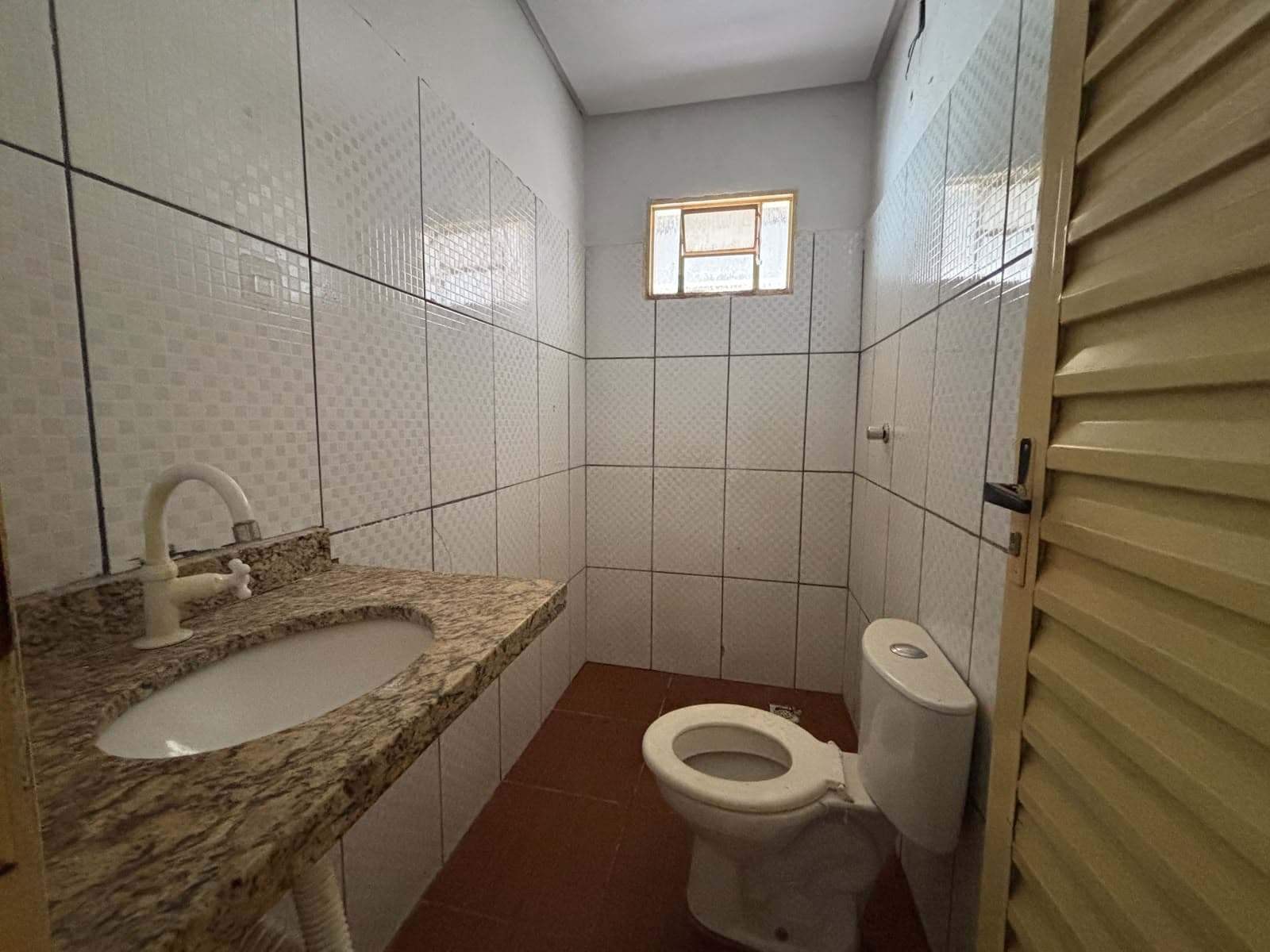 Casa com barracão nos fundos | 2 imóveis no mesmo terreno | R$ 300.000