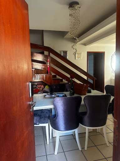 Sobrado em Condomínio Fechado no Parque Anhanguera 3 Quartos, Uma suite Completo armarios, Bosque privativo Segurança 24h