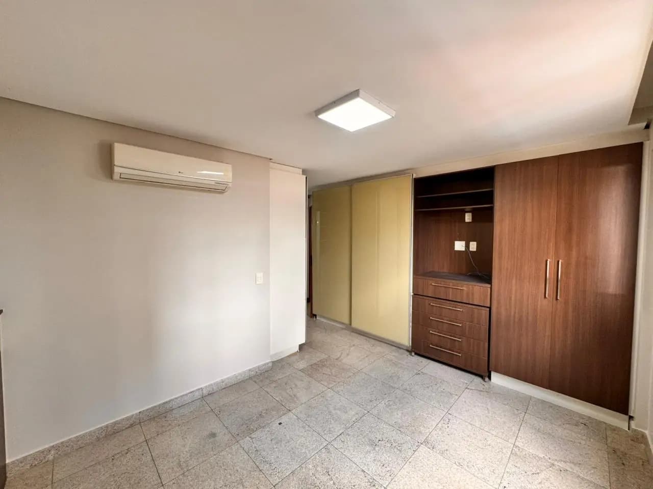 Apartamento 4 suítes no Setor Bueno