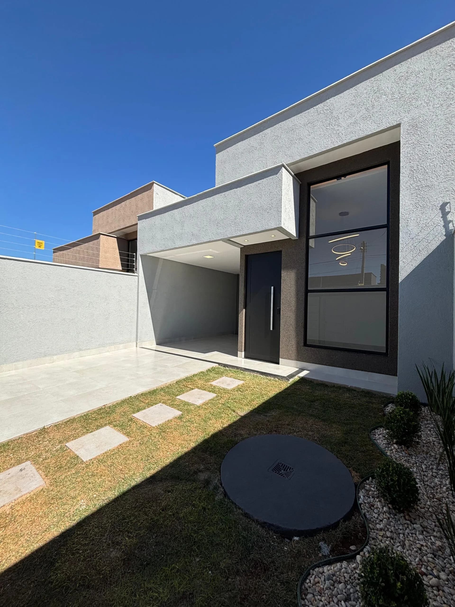 Casa Nova com Piscina e Hidromassagem 3 Quartos Uma Suíte Acabamento Premium, Iluminação, Piscina, Churrasqueira e Pé-Direito Duplo