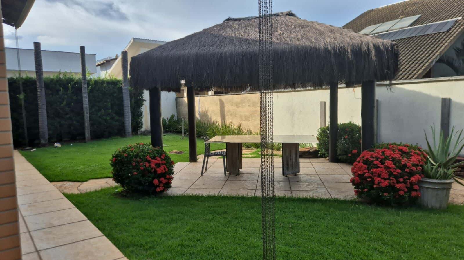 Casa à Venda no Condomínio Granville | 4 Quartos | 267m² Construídos | Terreno 450m² | Casa de Esquina | Goiânia