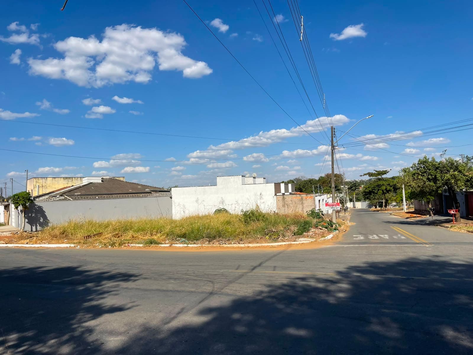 OPORTUNIDADE – LOTE DE ESQUINA À VENDA 410,98m2