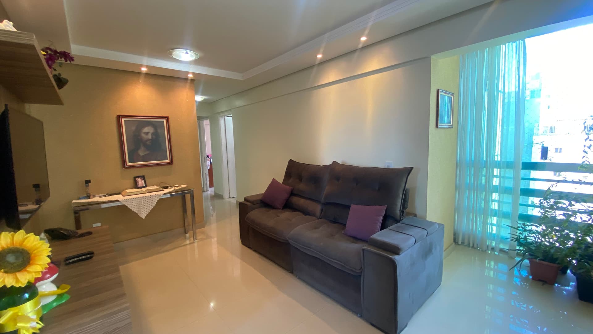 Apartamento com 2 quartos sendo 1 suite próximo UNIRV