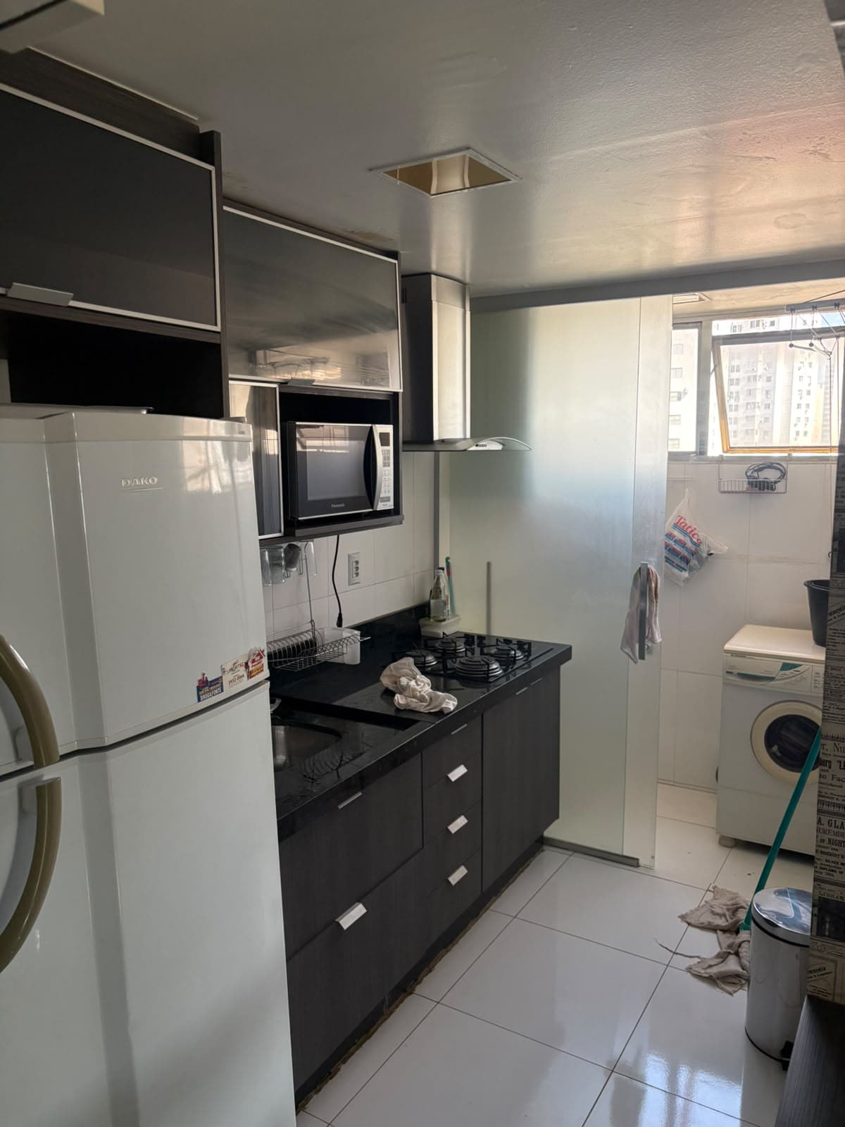 Apartamento 2 quartos, 1 banheiro, completo em armários, 1 vaga de garagem, 8 andar - Centro