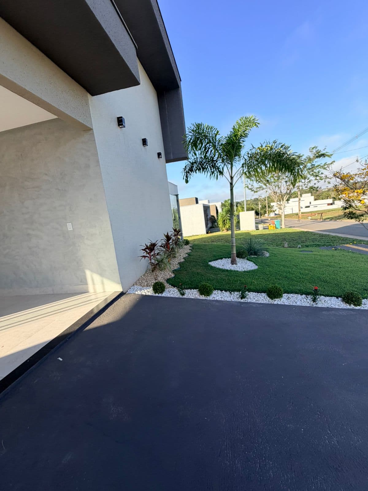 Linda Casa Terrea com 3 suites no Terras Alpha 2