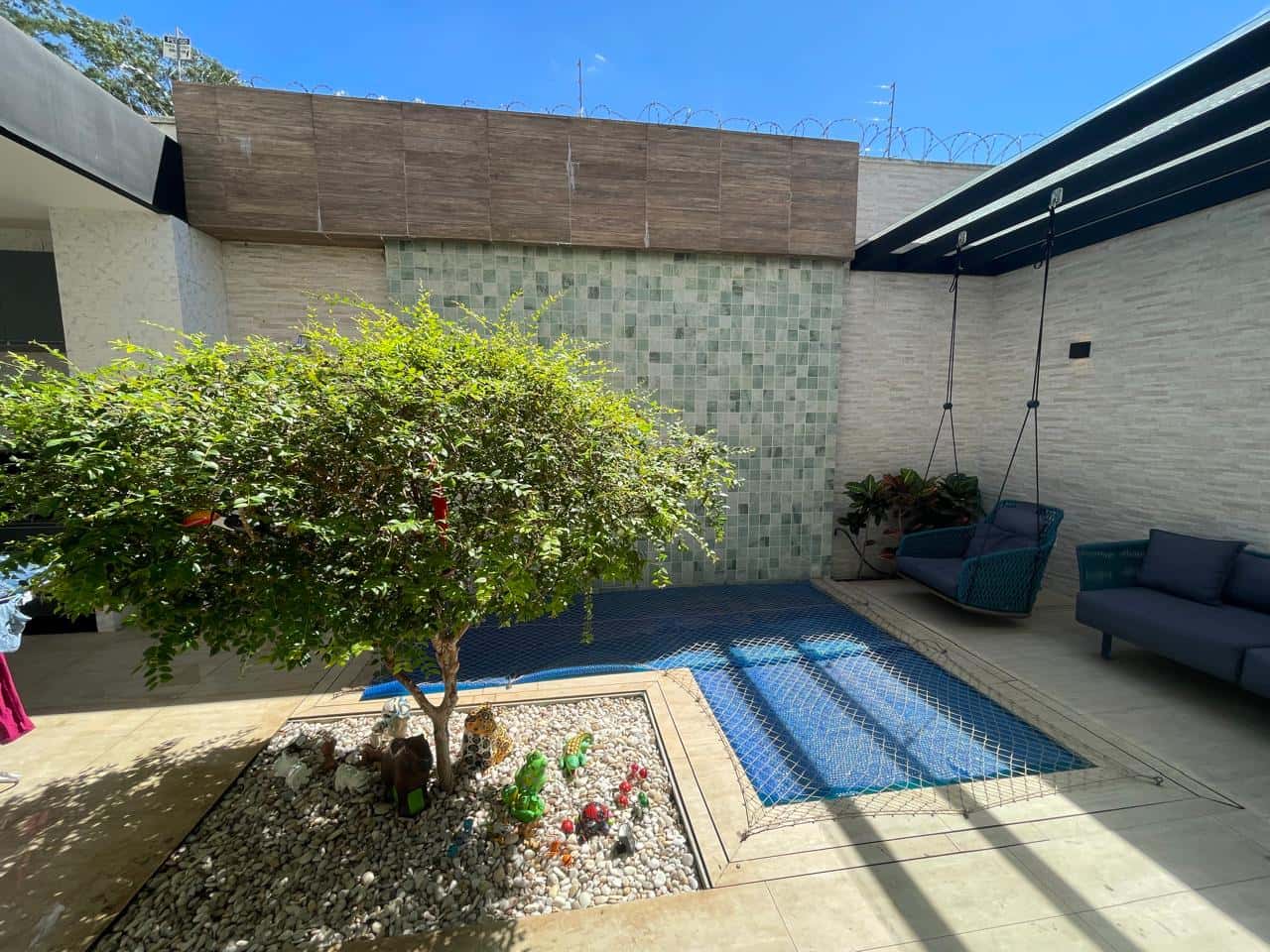 Sobrado Cond Fechado alto padrão 4 suítes plenas piscina 250