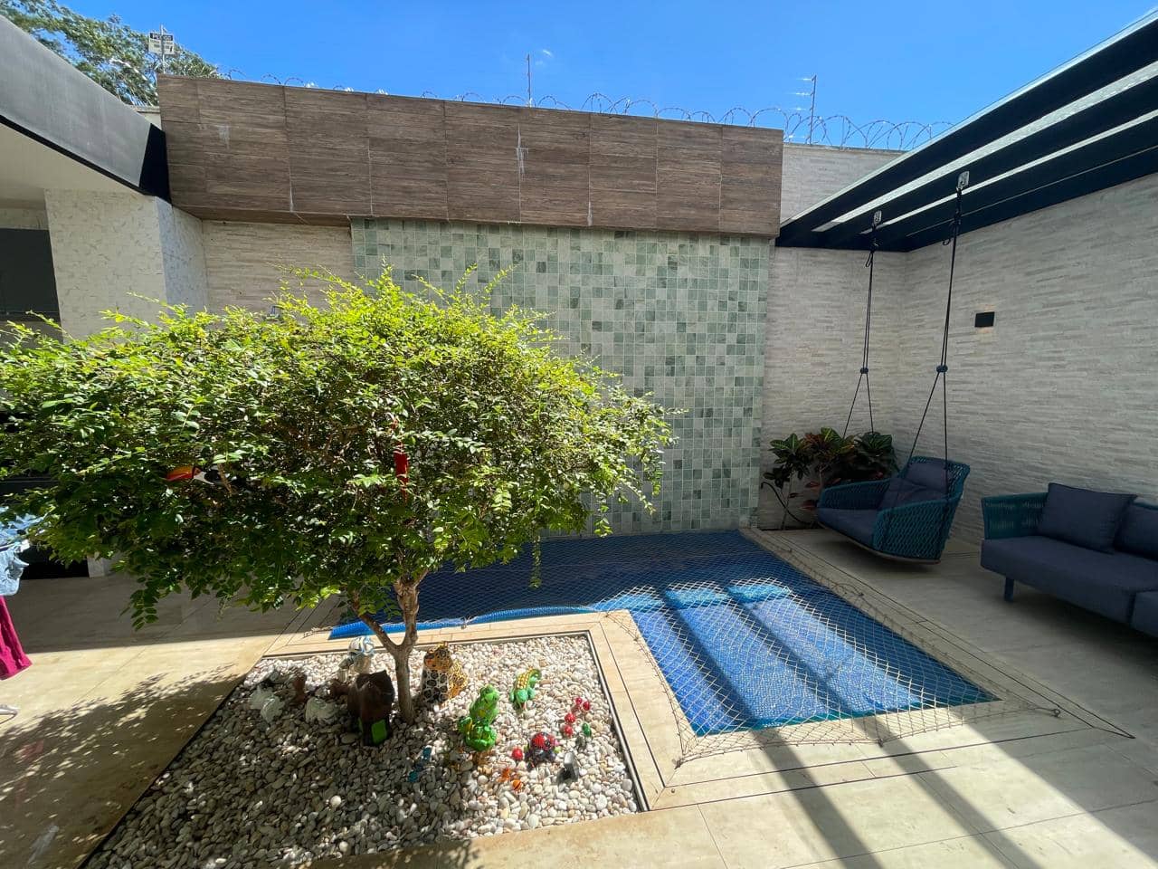 Sobrado Cond Fechado alto padrão 4 suítes plenas piscina 250