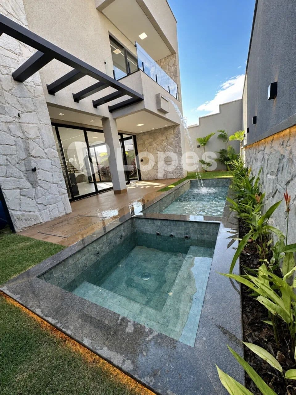 Sobrado 4 Suítes no Jardins Capri – Goiânia