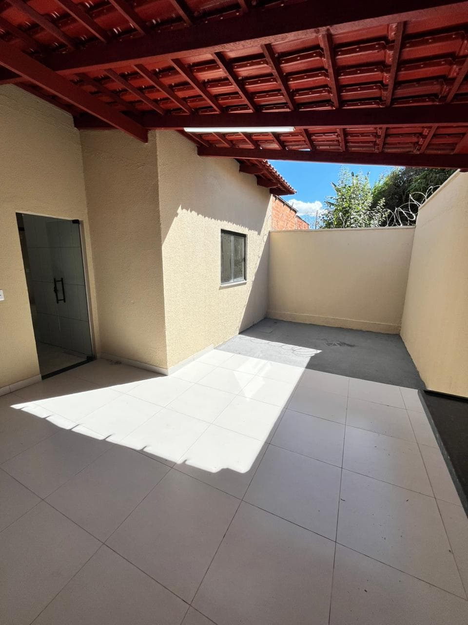 LINDA CASA A VENDA EM SENADOR CANEDO