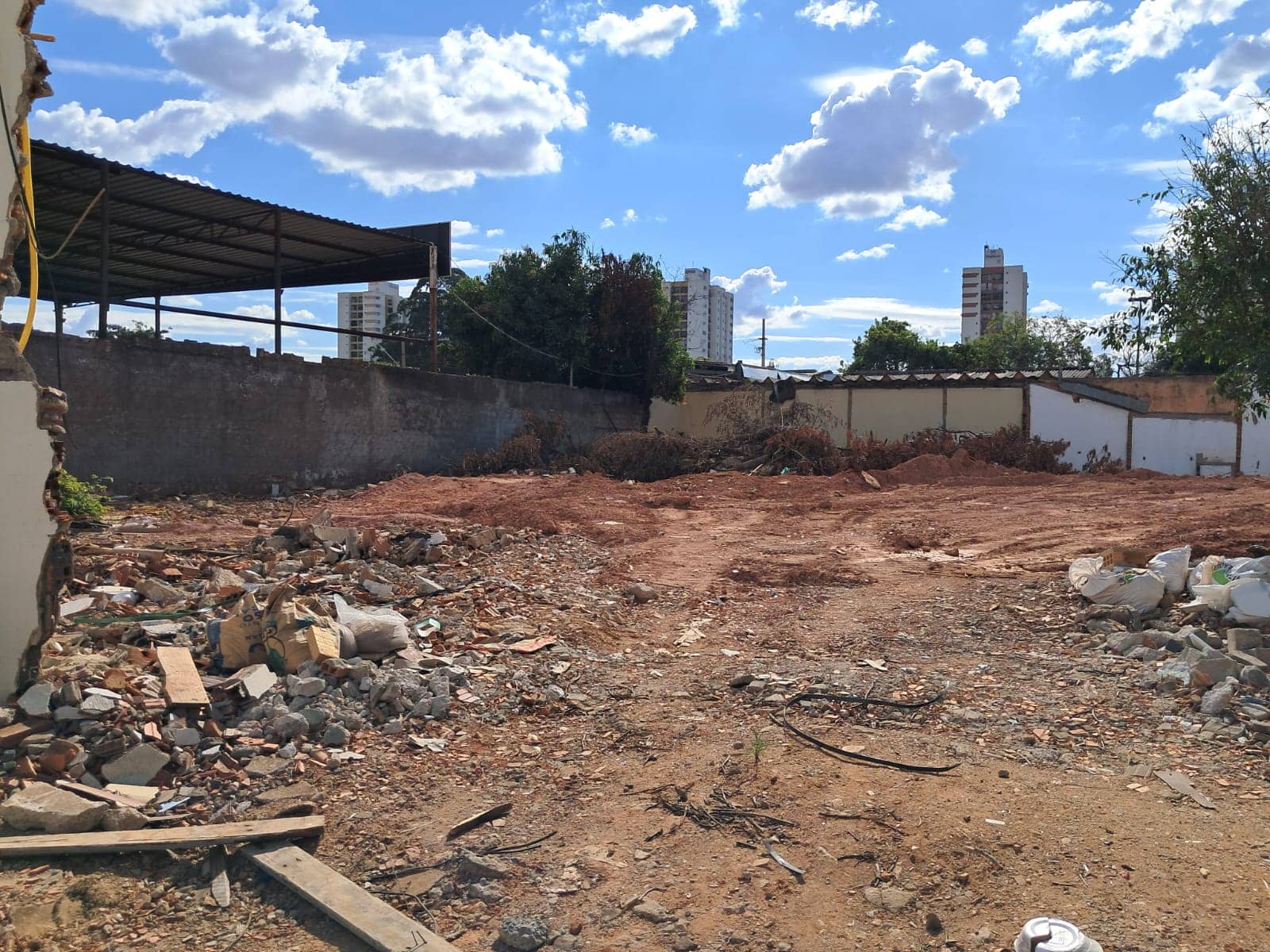 Área 896 m no Parque Oeste Industrial