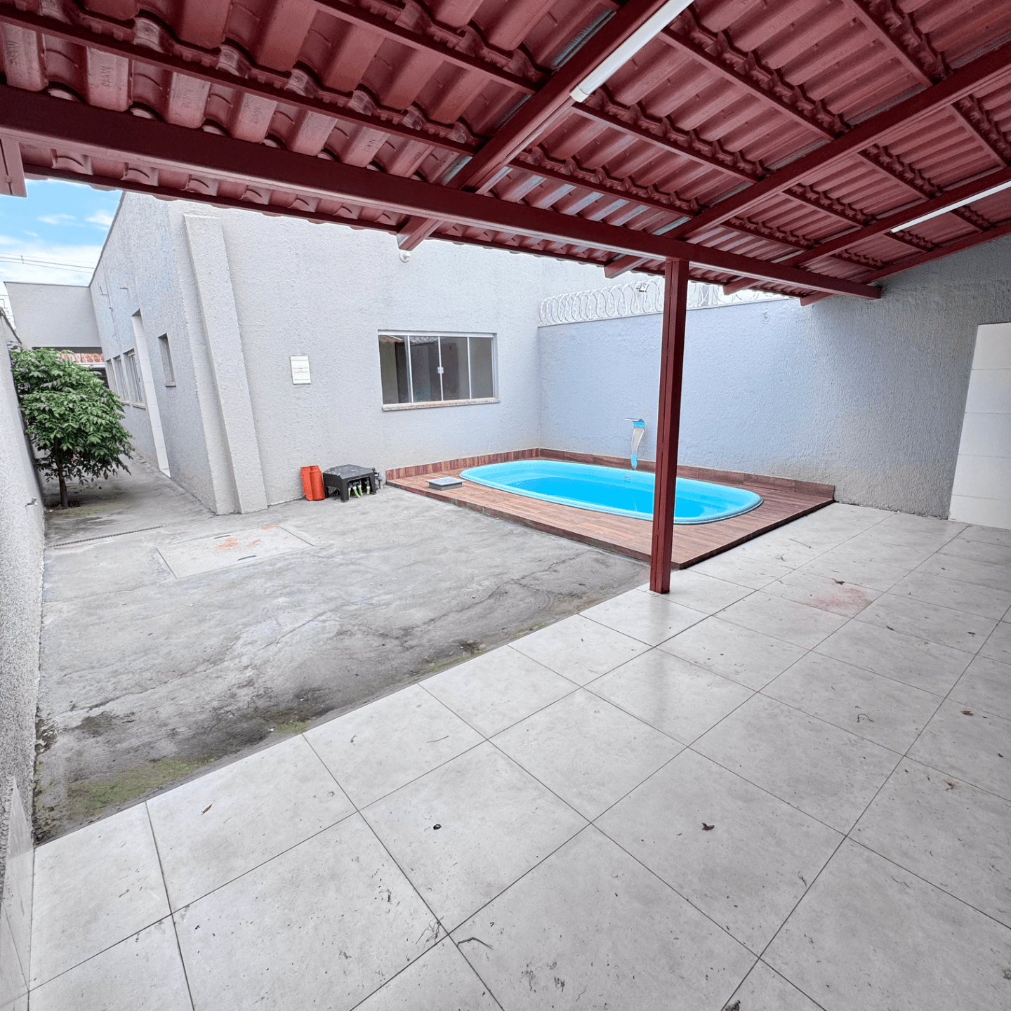Casa c/ piscina em Aparecida