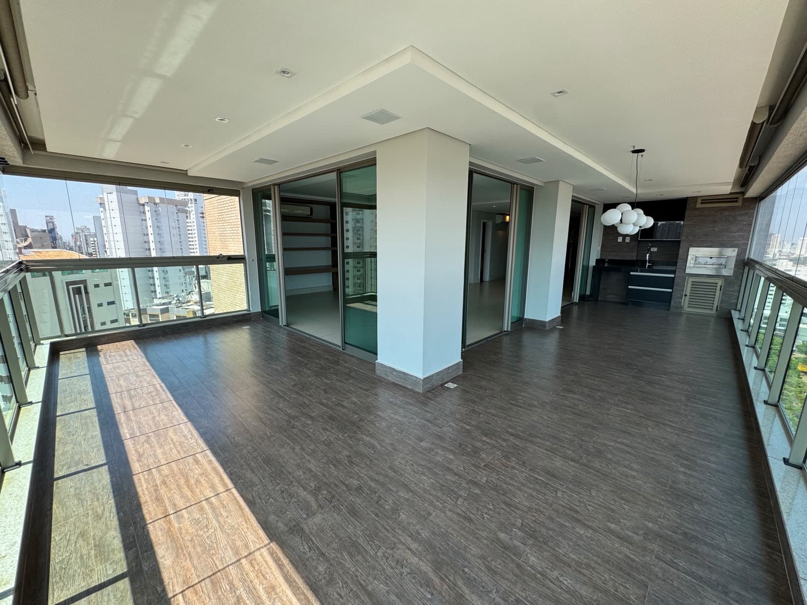 RESIDENCIAL PÁTIO SUÍÇA – Apartamento de Alto Padrão- 4 suítres