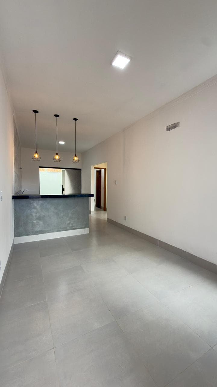 Casa com 2 quartos no Parque Montreal com quintal amplo