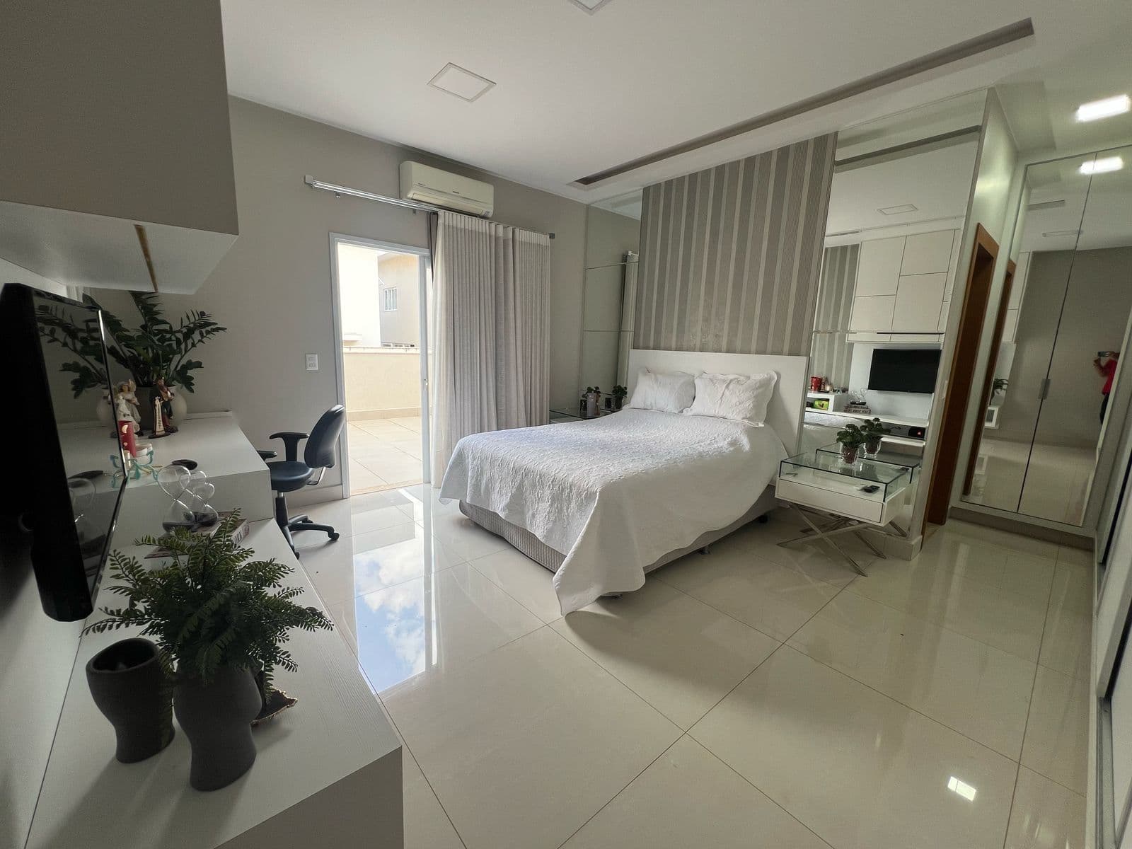 Belas Artes | Casa Alto Padrão Mobiliada • 4 Suítes • Piscina Aquecida • Porteira Fechada