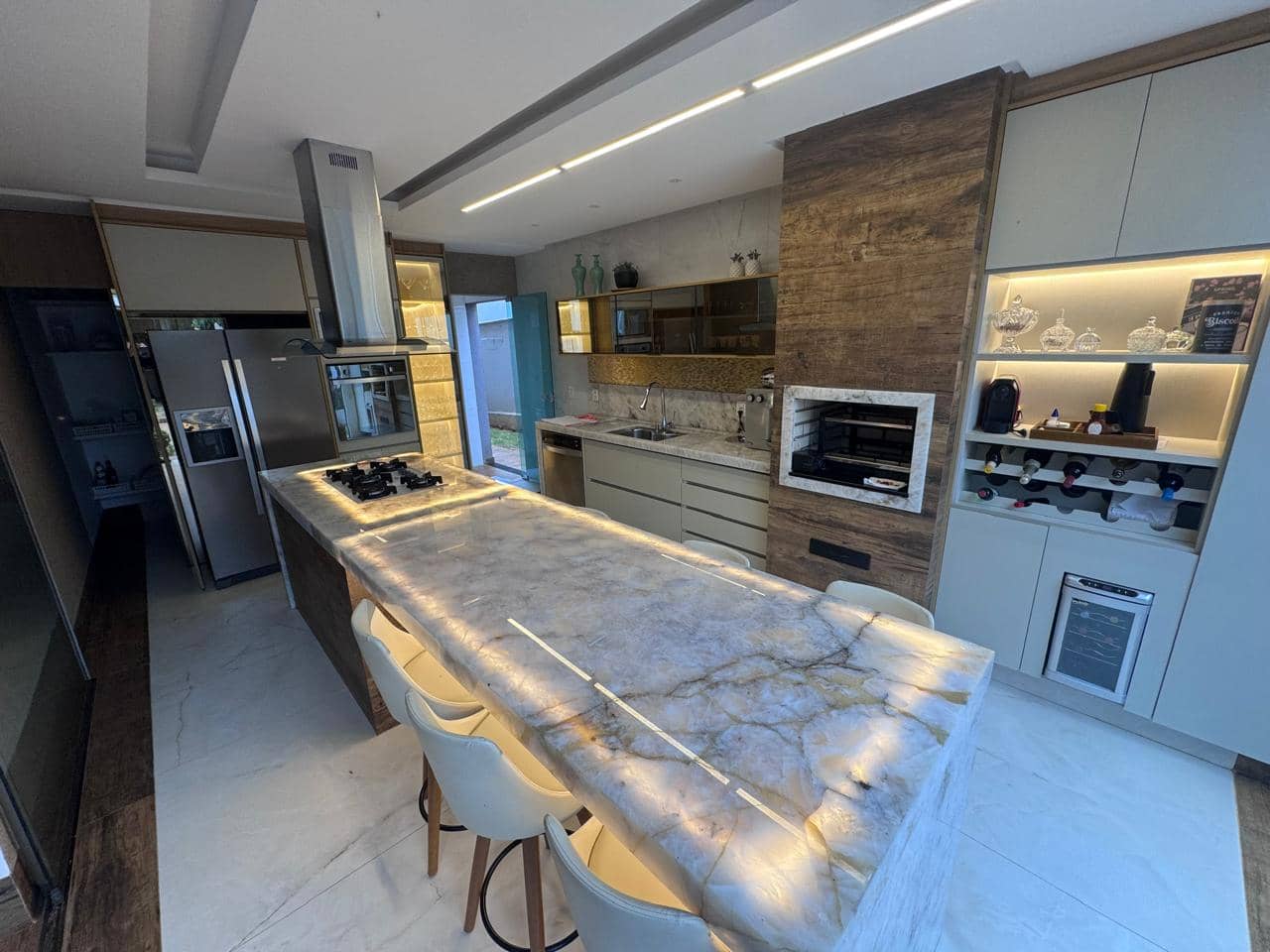 Sobrado com 4 quartos à venda, 338m² - Jardins Madri