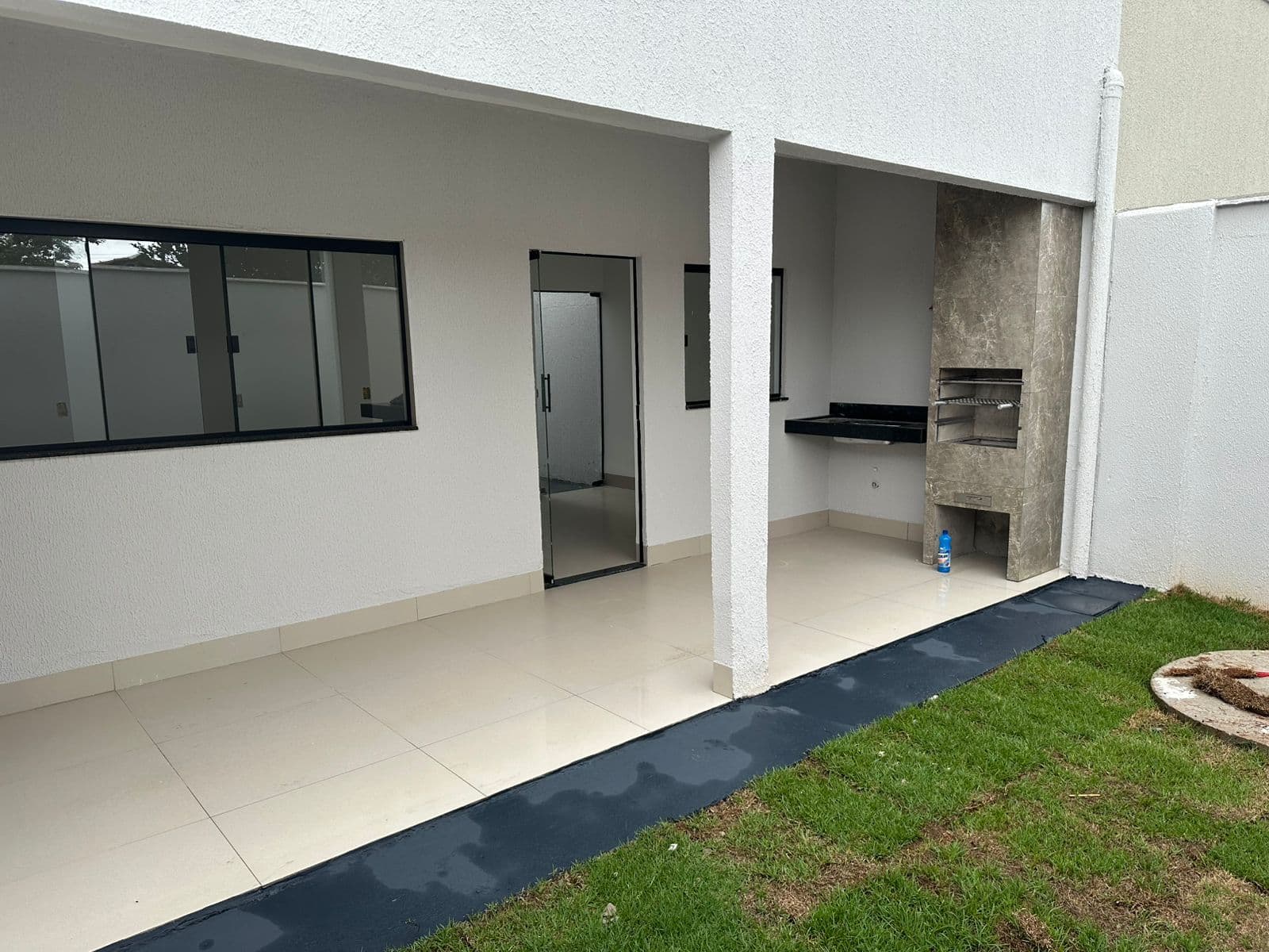 🏡 Casa com Pé Direito Duplo + Área Gourmet | 3 Quartos