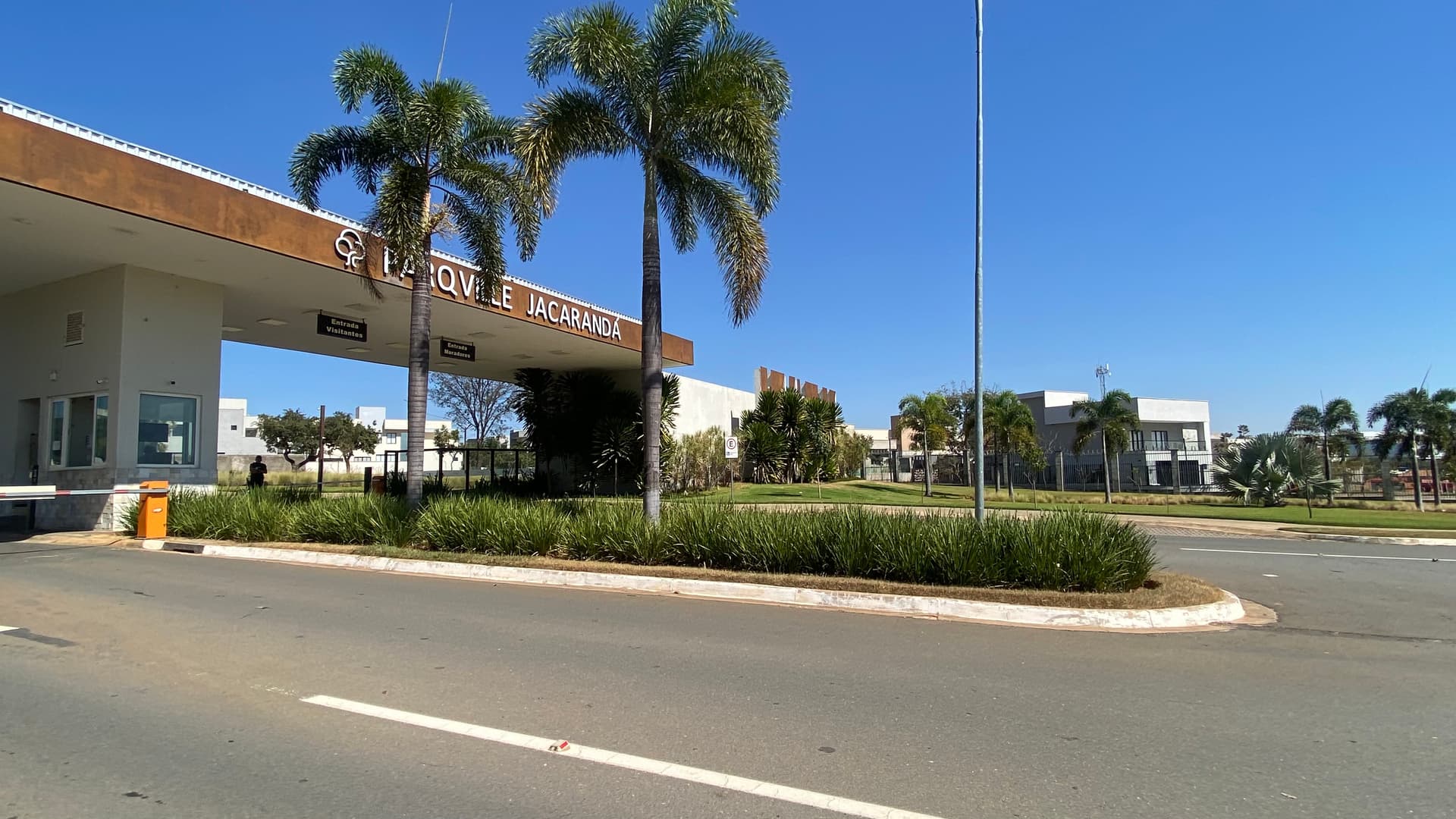 Excelente Lote Plano de Esquina no Parqville Jacarandá