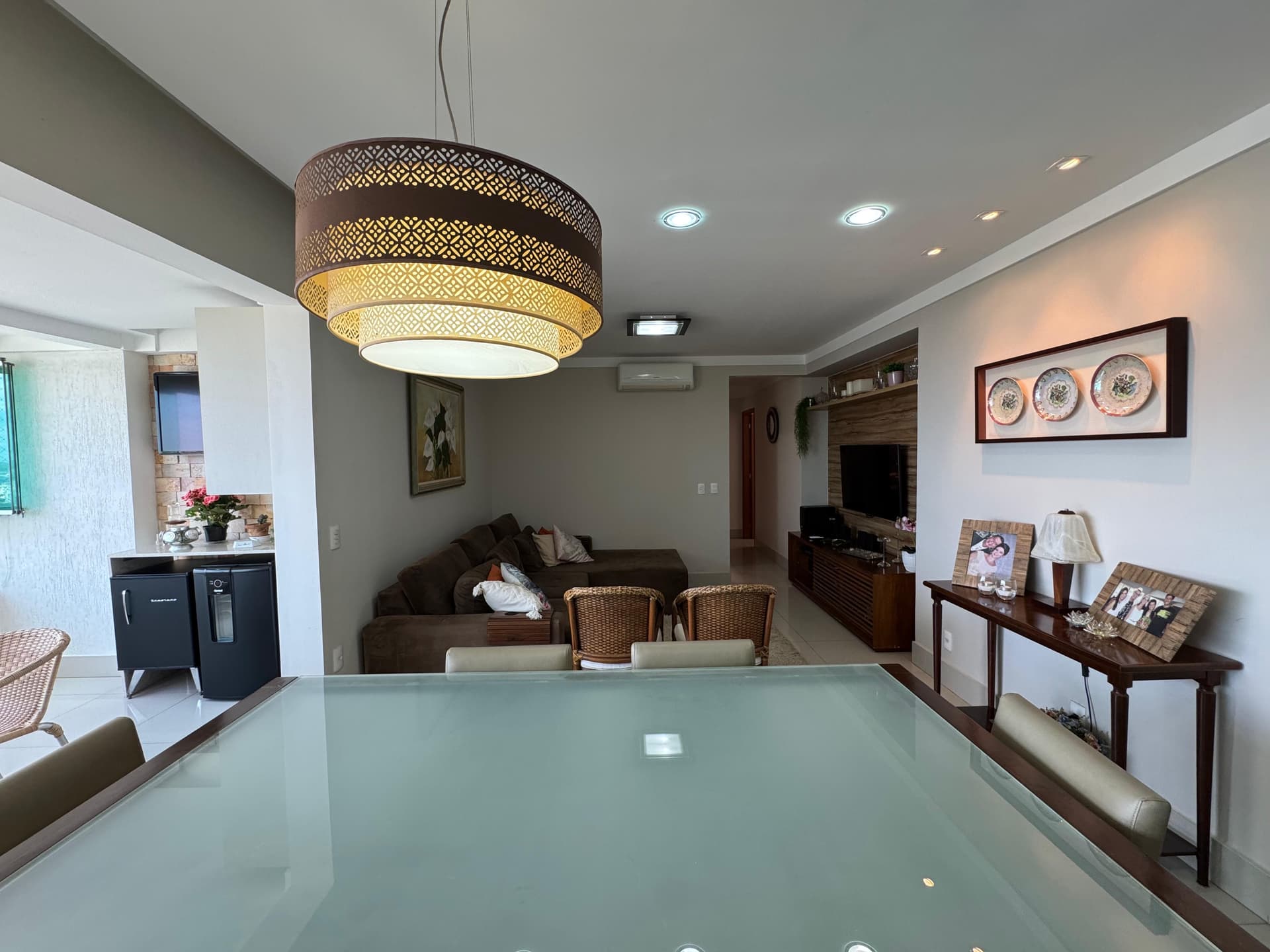 Apartamento em configuração especial com varanda estendida, Rua T- 51, Ed Lá Musique.