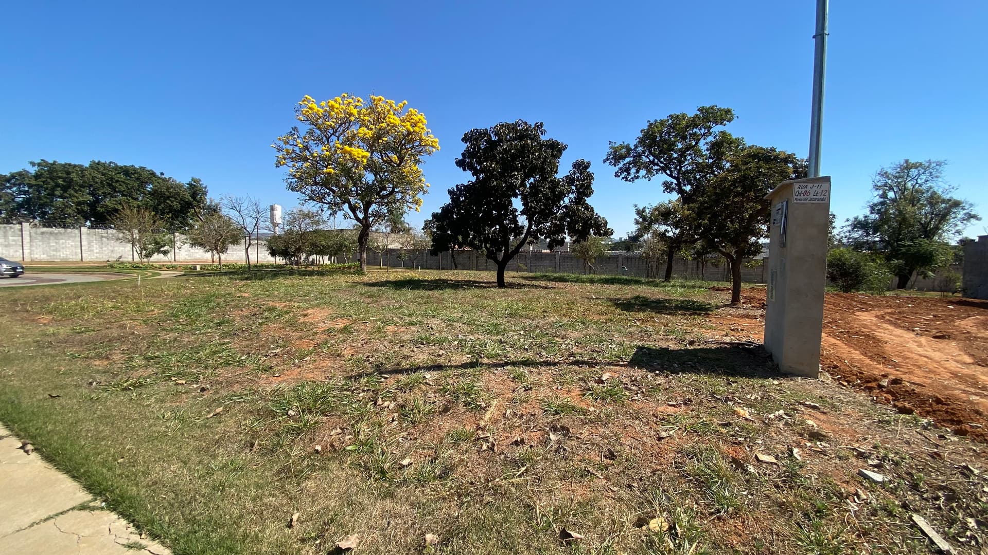 Excelente Lote Plano de Esquina no Parqville Jacarandá