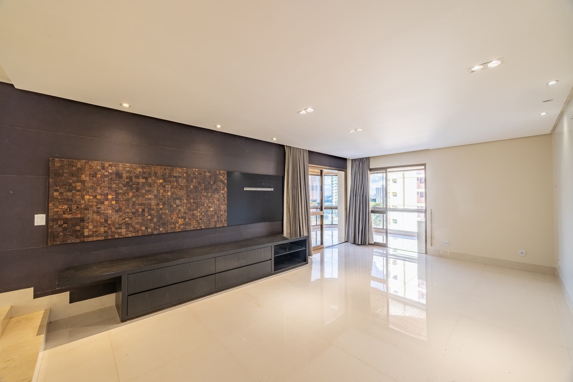 Apartamento Renoir – Setor Bueno | Vista para a Praça T-25