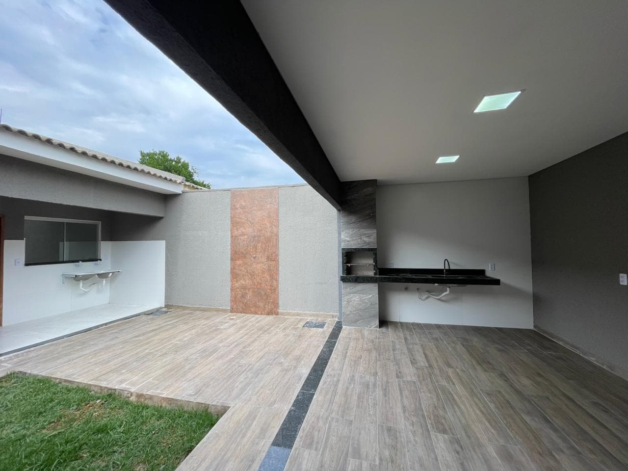 CASA NOVA COM ÁREA GOURMET 3 QUARTOS PRÓXIMA AO JARDINS MADRI, Apenas 470 MIL